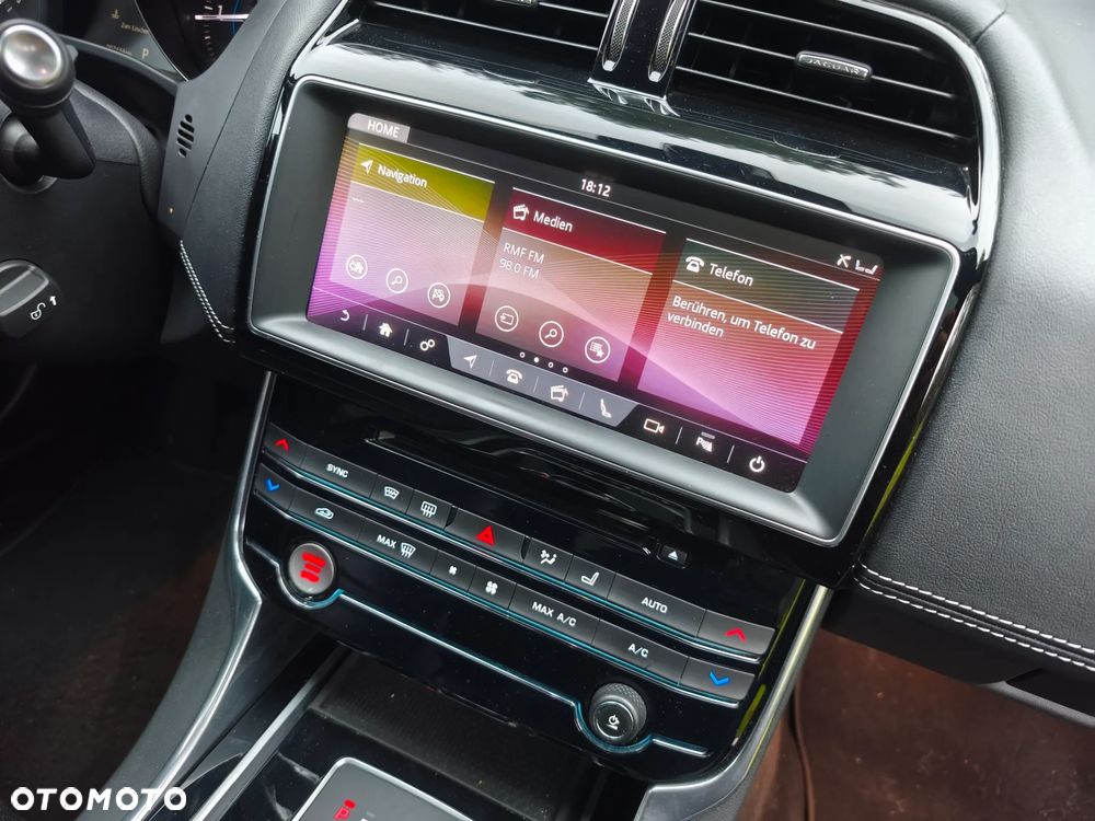 Jaguar XE 2.0 D AWD R-Sport - 32