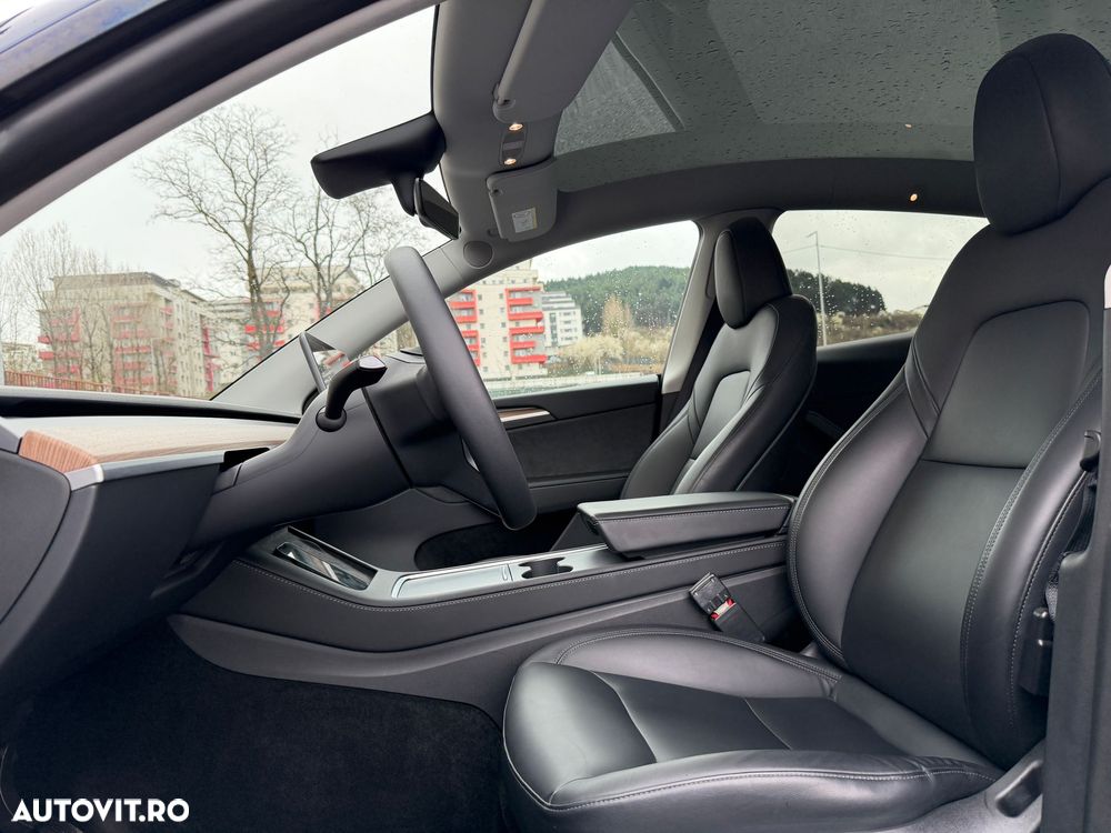 Tesla Model Y AWD Performance - 10