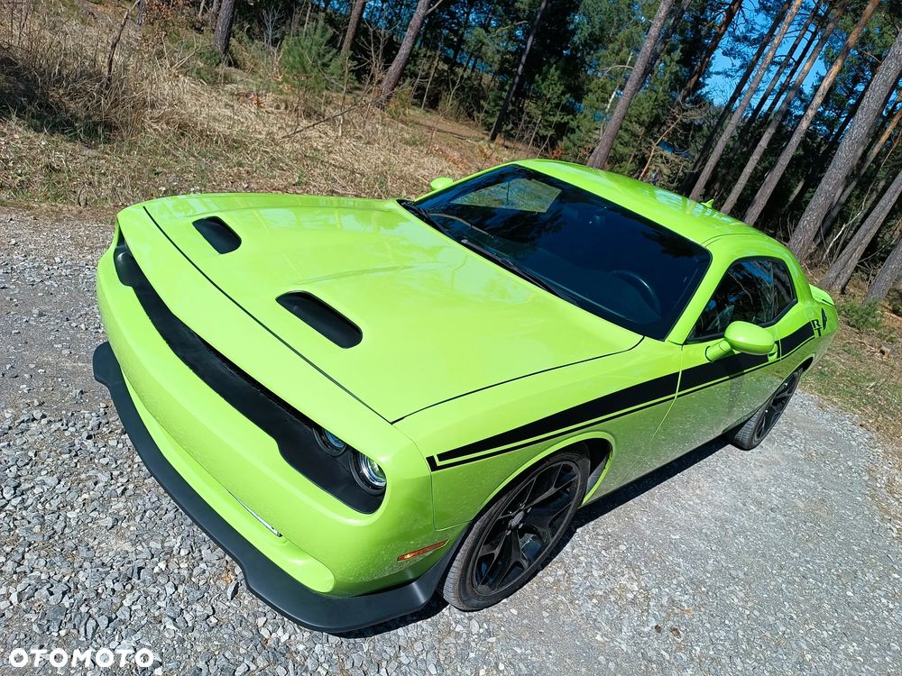 Dodge Challenger - 10