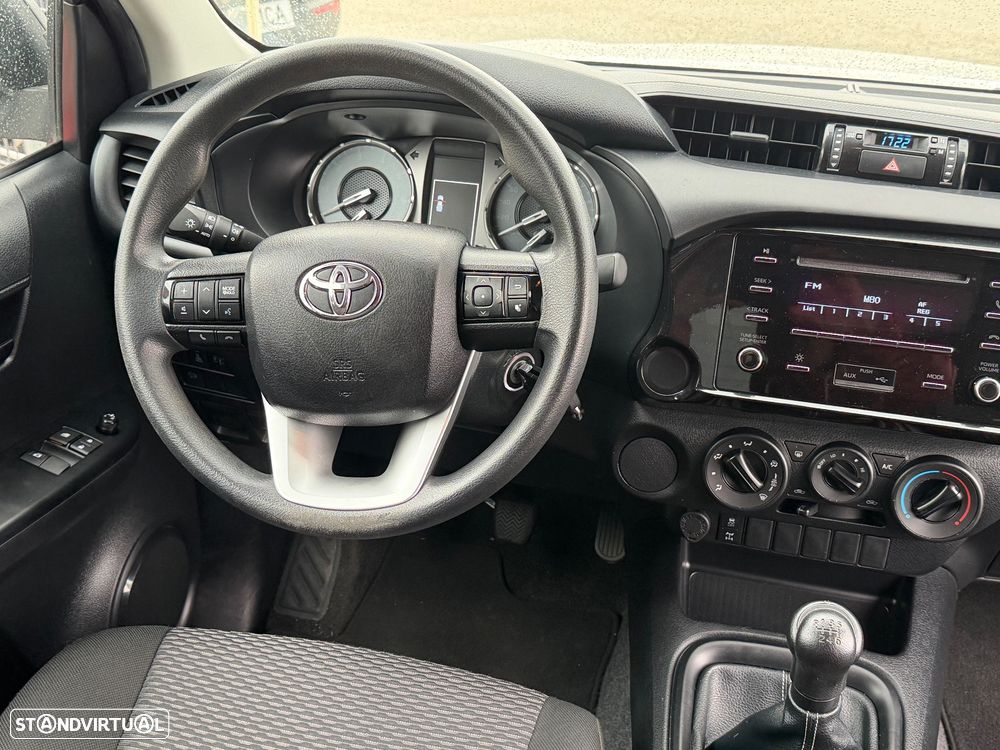 Toyota Hilux 2.4 D-4D 2WD CD Tracker - 9