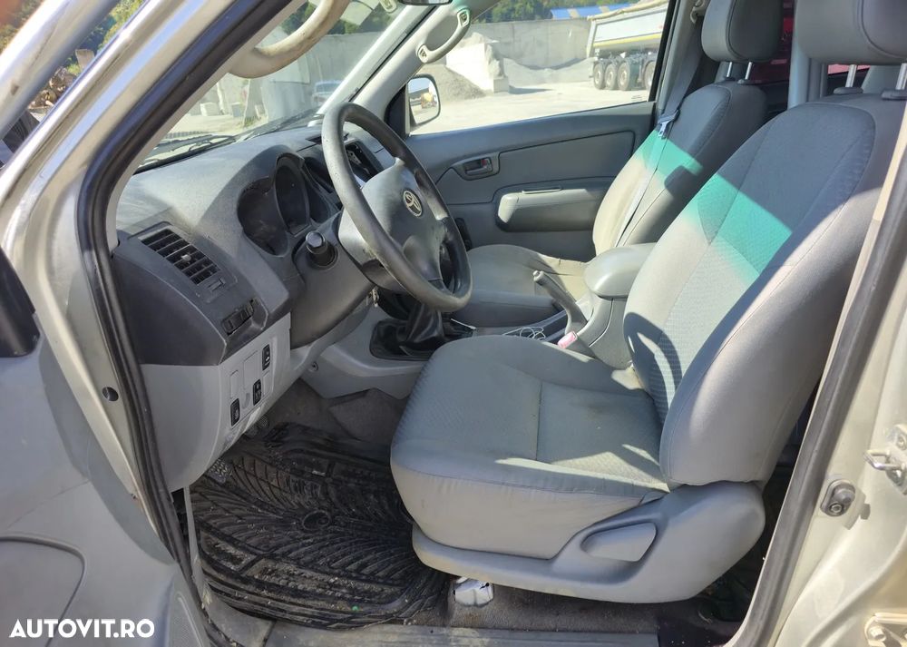 Toyota Hilux 4x4 Double Cab - 6