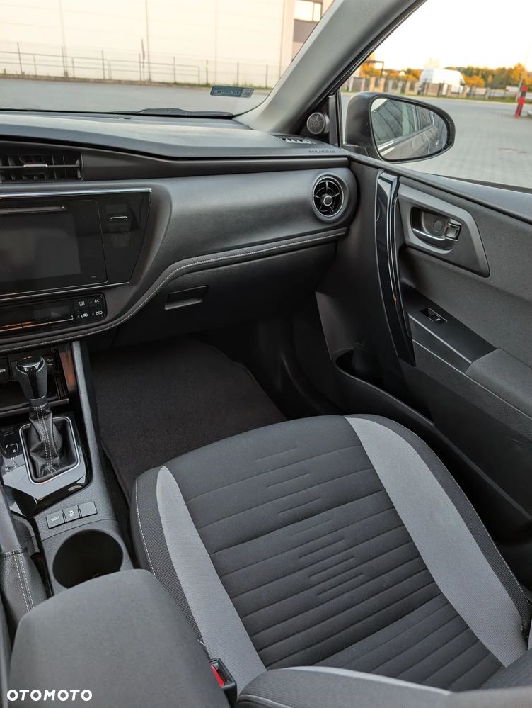 Toyota Auris 1.6 Premium MS - 12