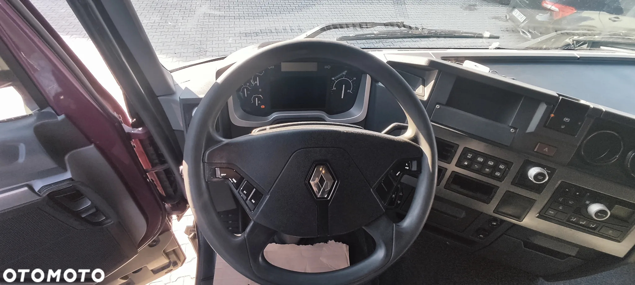 Renault T * LowDeck * - 30