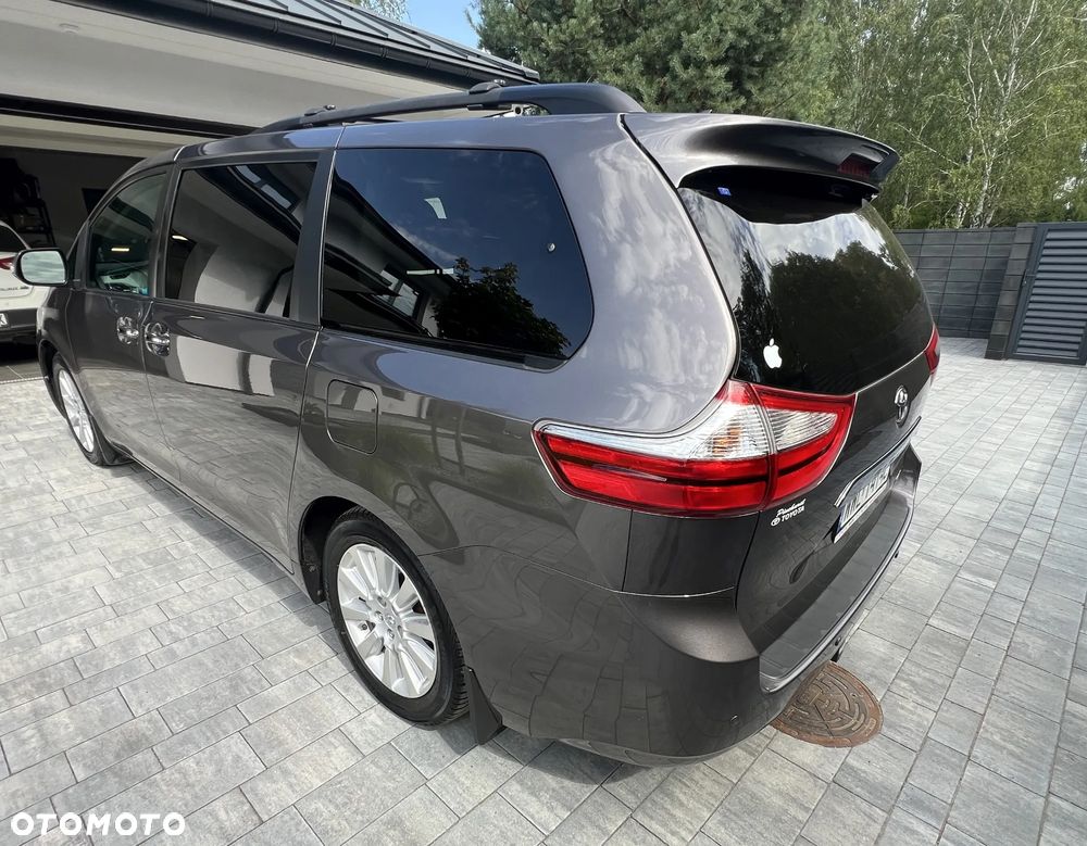 Toyota Sienna - 11