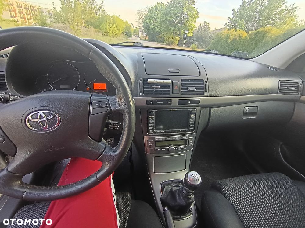 Toyota Avensis 2.0 D-4D - 12