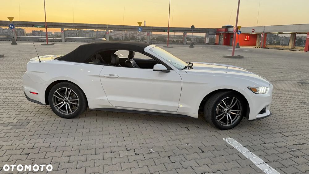 Ford Mustang Cabrio 2.3 Eco Boost - 26