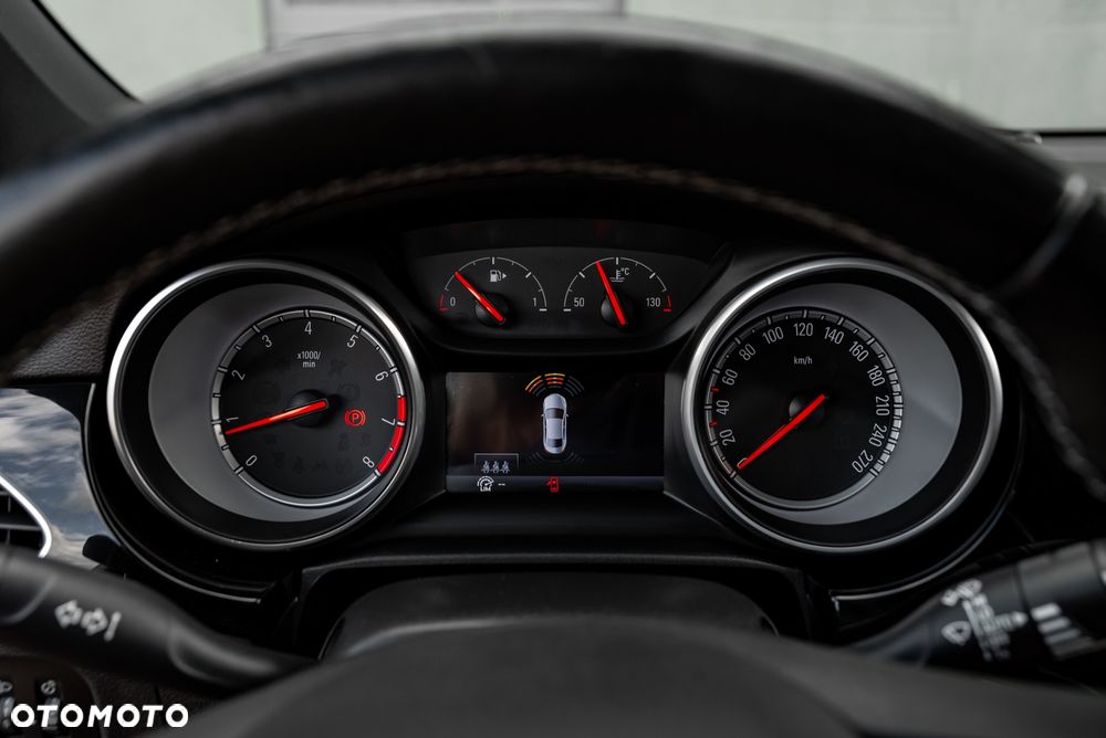 Opel Astra 1.4 Turbo Dynamic - 29