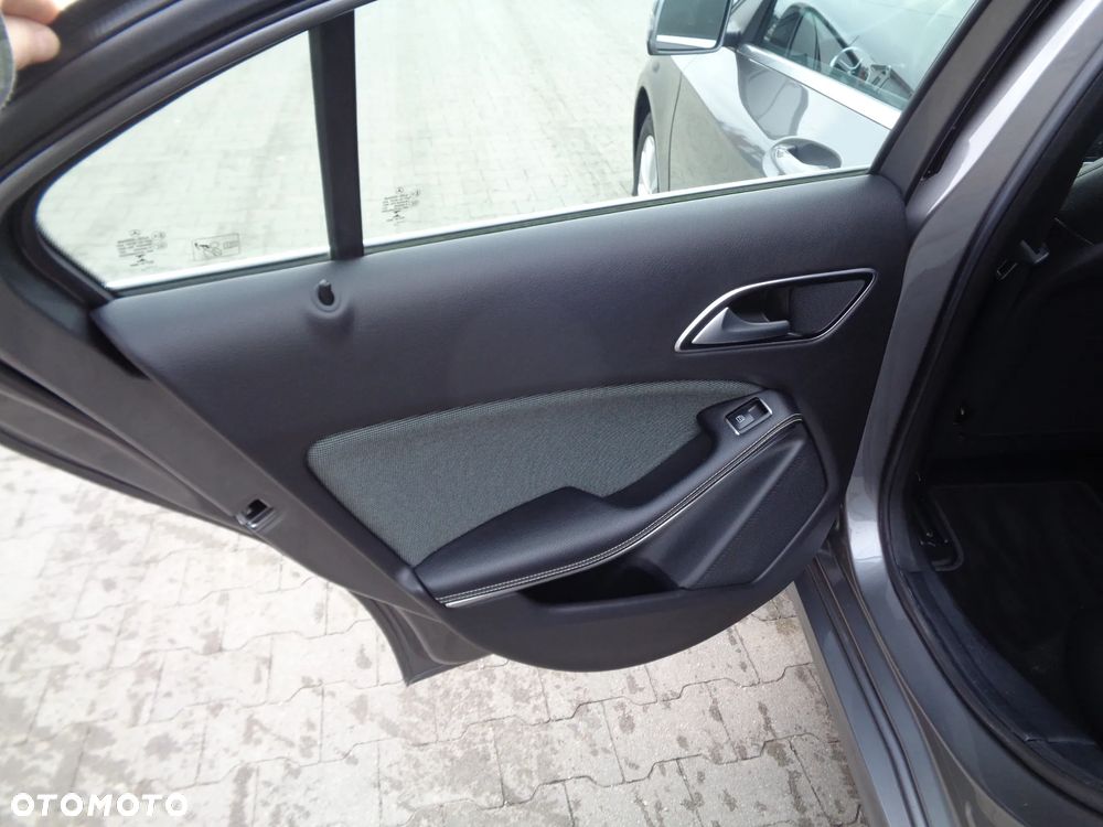 Mercedes-Benz Klasa A 180 Peak Edition - 13