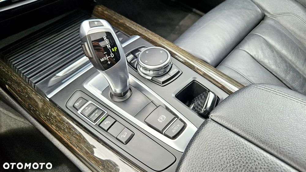 BMW X5 xDrive40d - 8