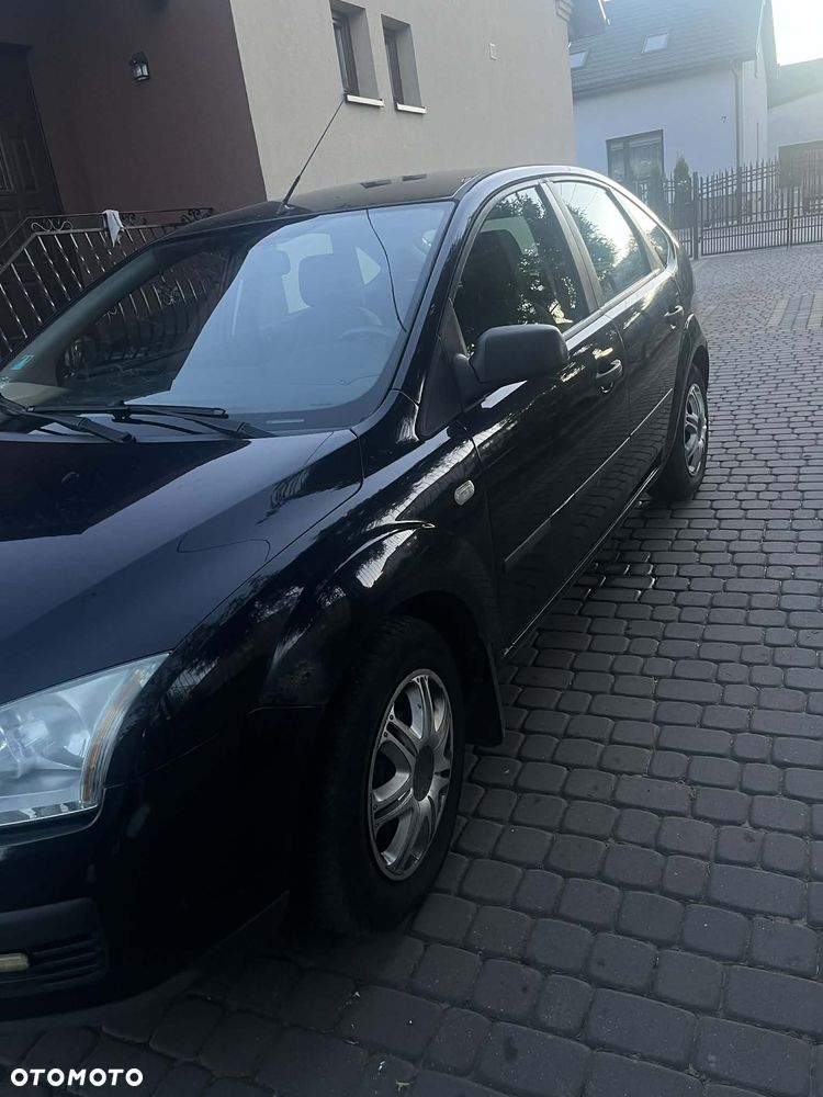 Ford Focus 1.6 Ambiente - 2