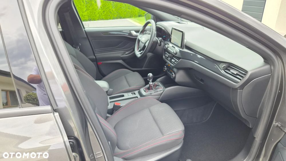 Ford Focus 1.0 EcoBoost Hybrid ST-LINE DESIGN - 9