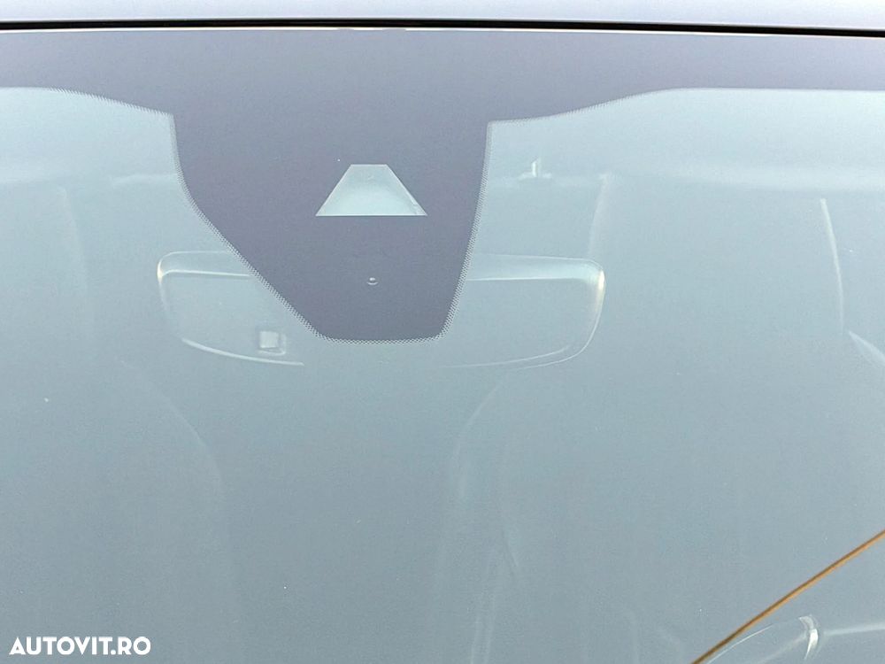 Peugeot 2008 PureTech 130 EAT8 GT Pack - 27