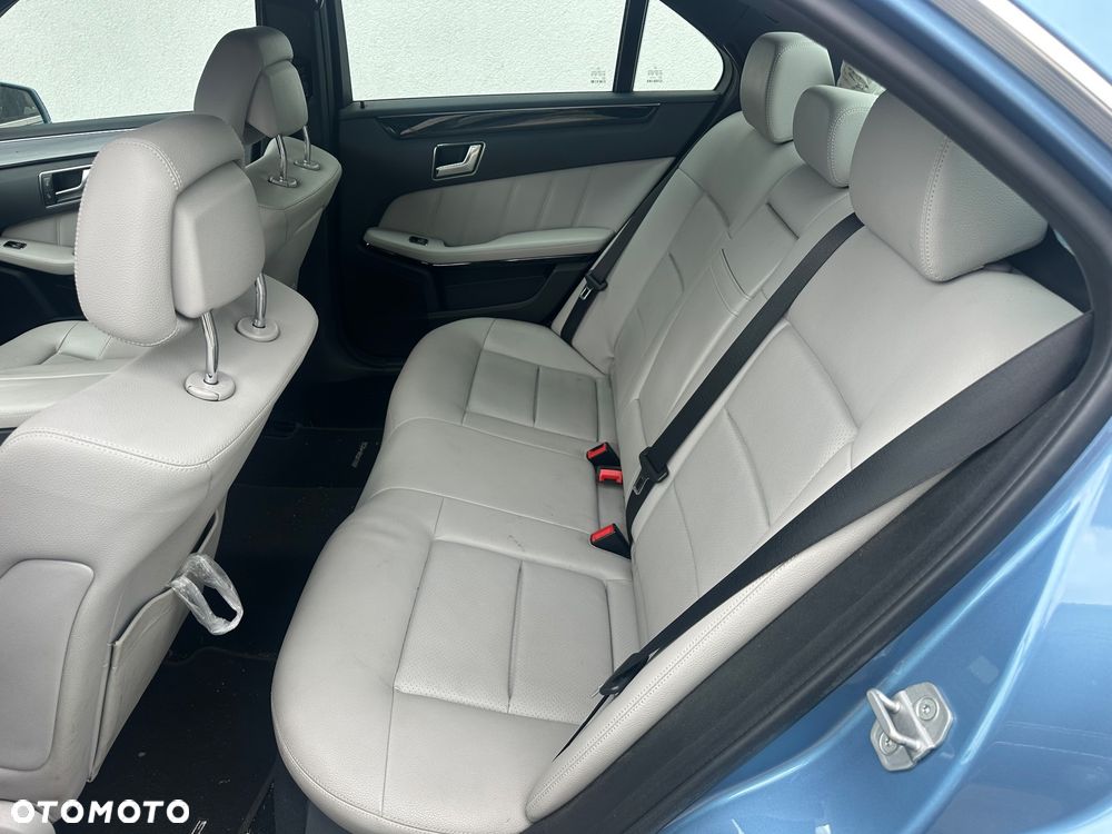 Mercedes-Benz Klasa E 350 CDI DPF 4Matic BlueEFFICIENCY 7G-TRONIC - 22