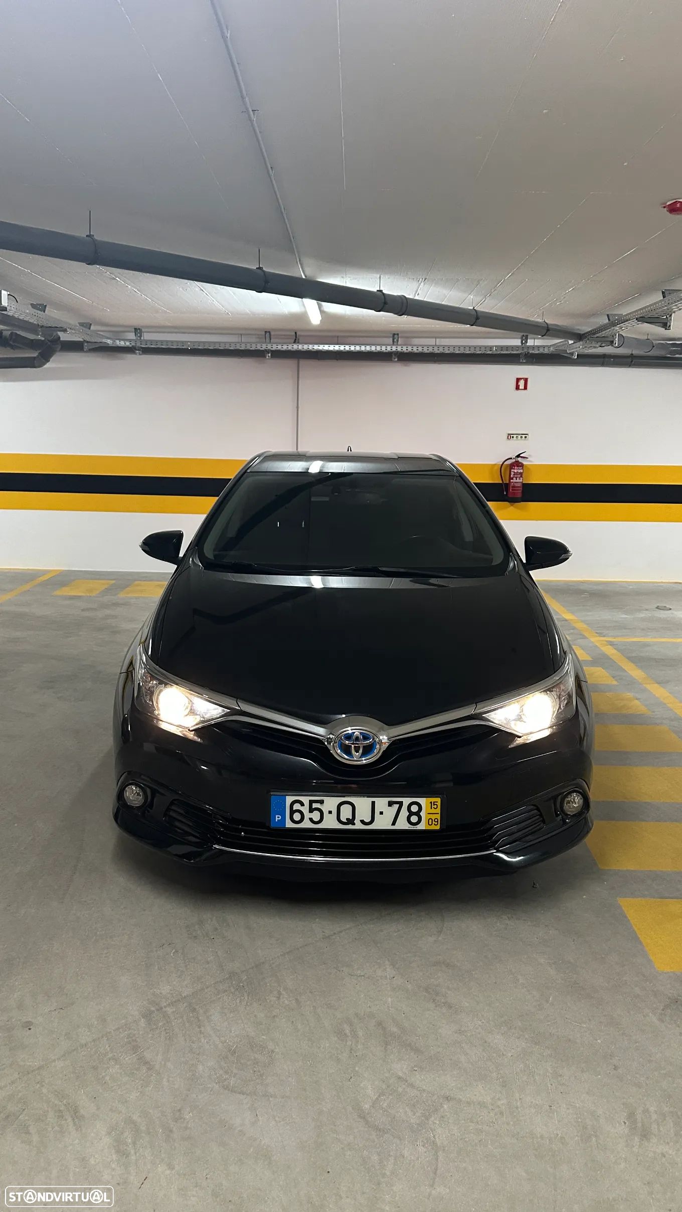 Toyota Auris 1.8 HSD Sport - 1