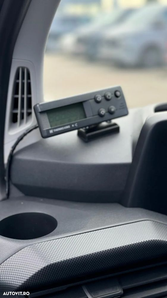 Ford Custom Van - 11