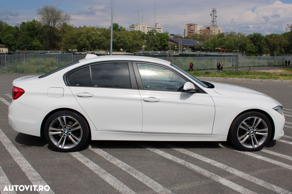 BMW Seria 3 320i Aut. Sport Line - 9