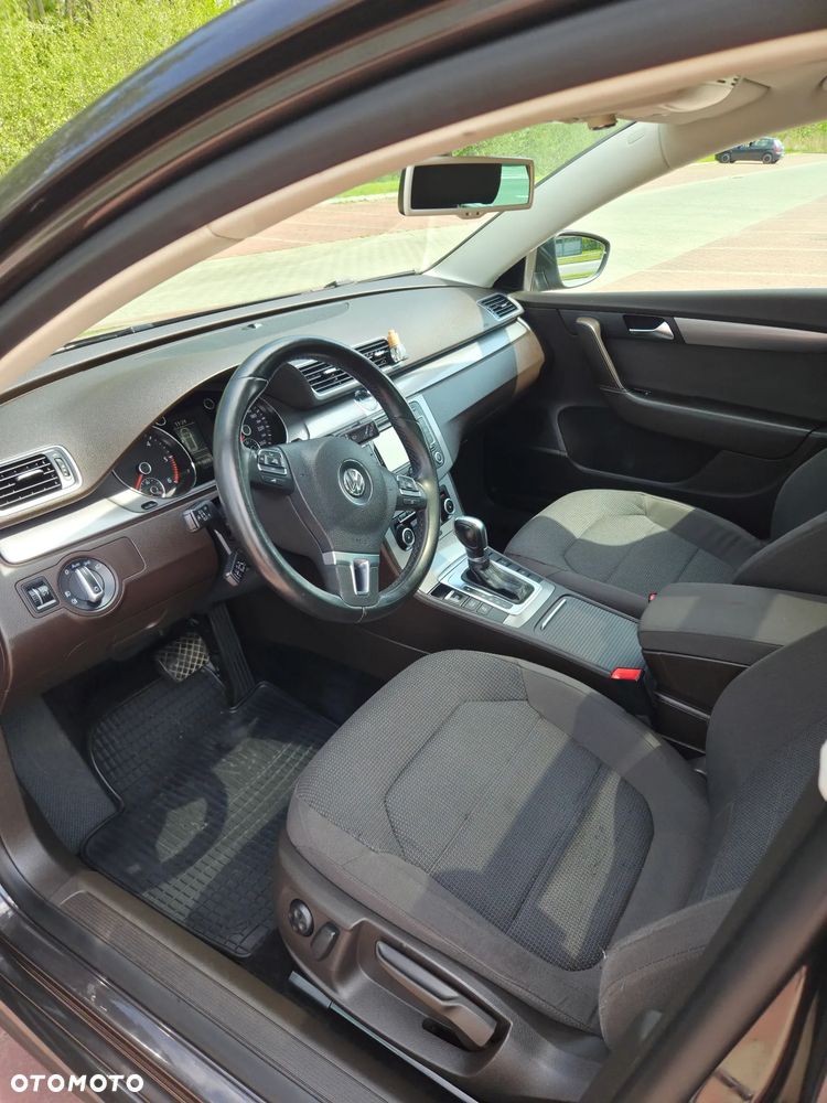 Volkswagen Passat 2.0 TDI Comfortline DSG - 8