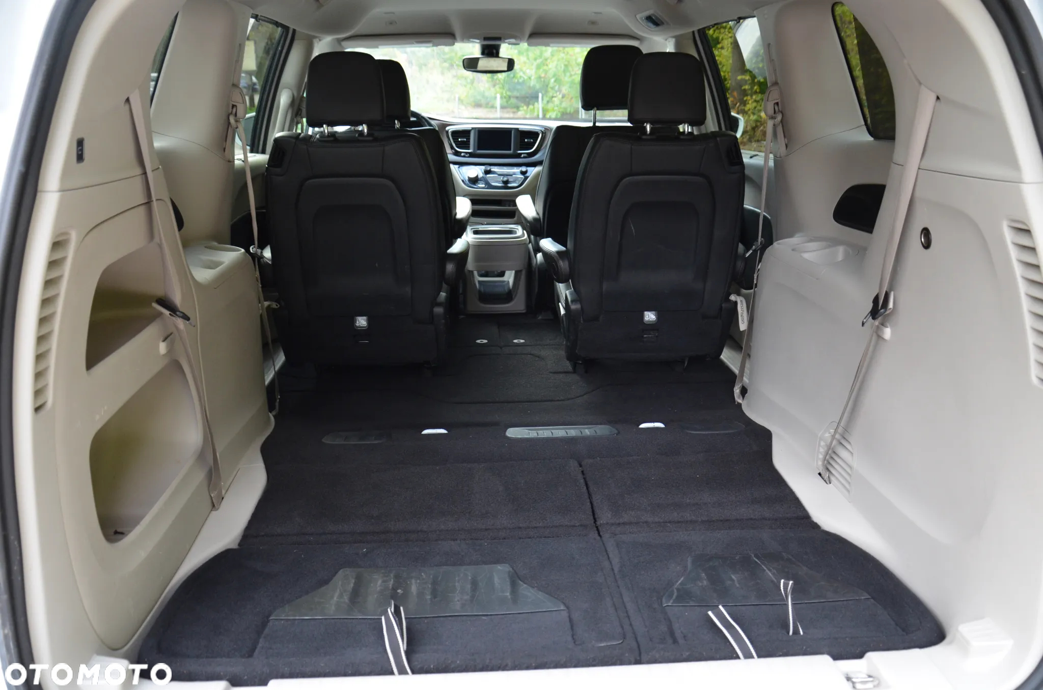 Chrysler Pacifica - 17