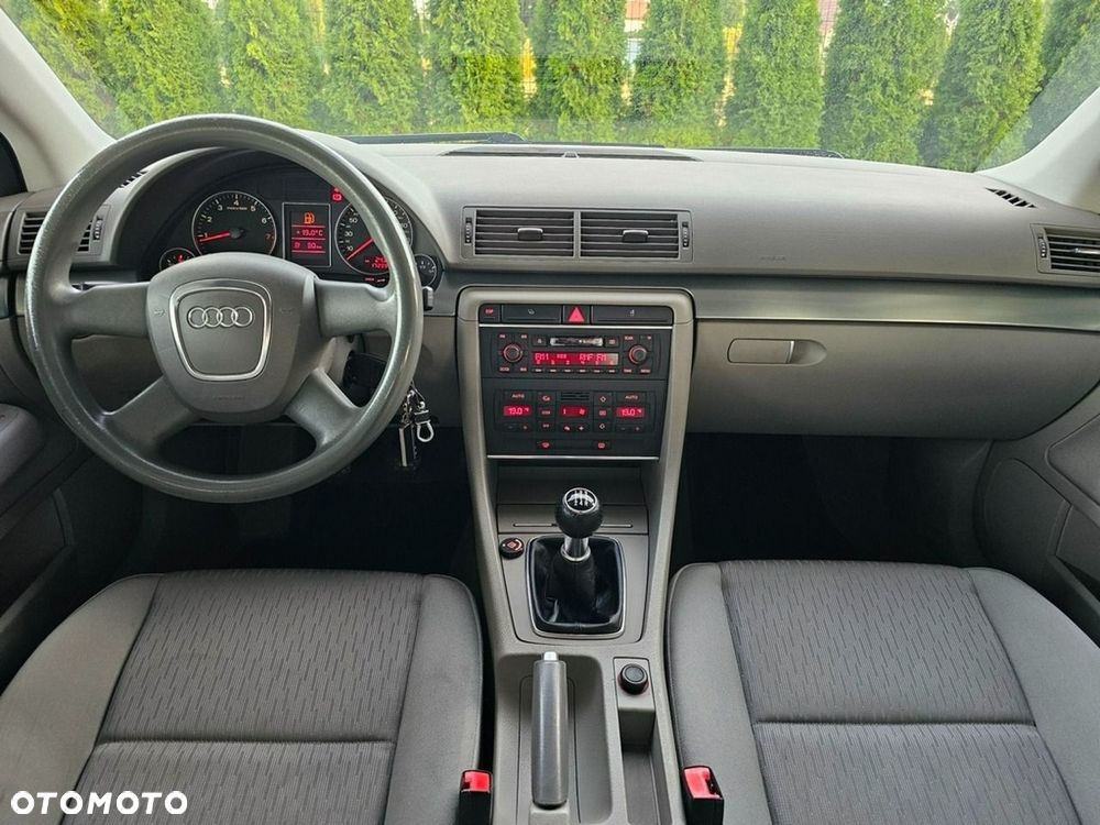 Audi A4 Limousine - 16