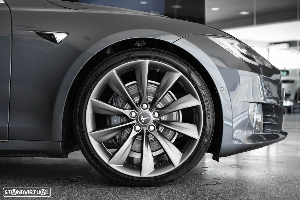 Tesla Model S - 9