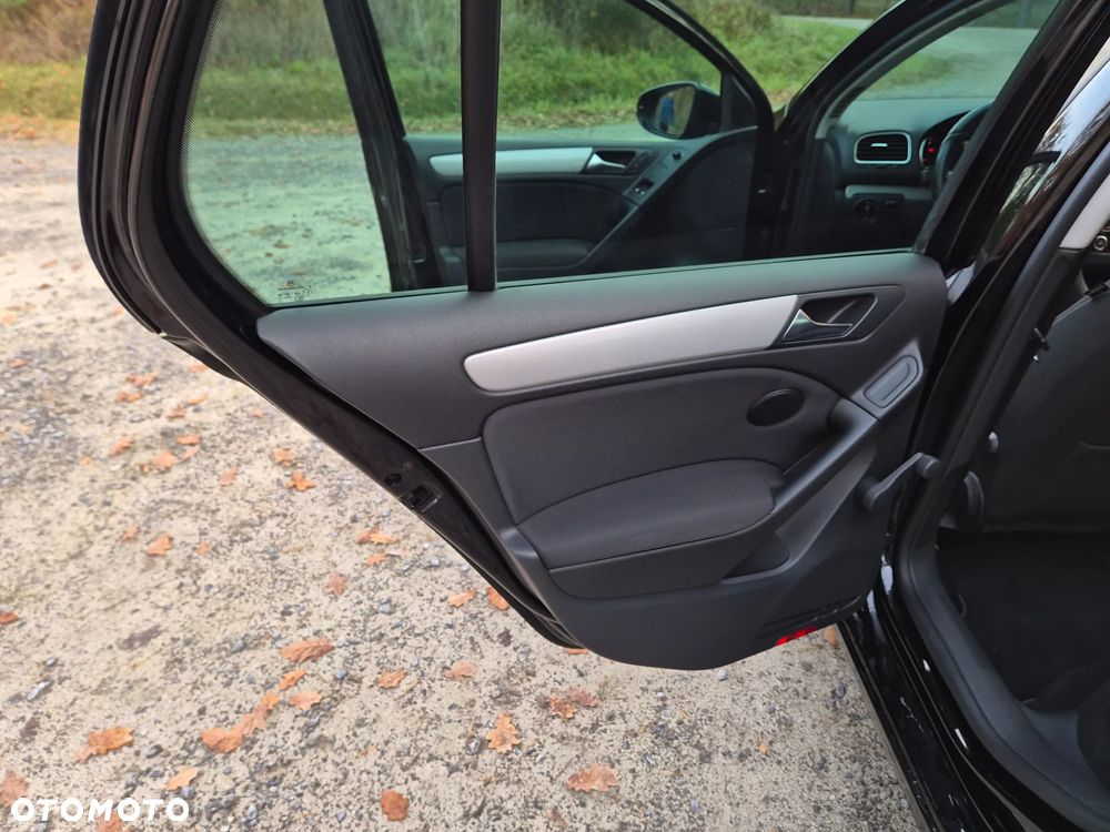 Volkswagen Golf 1.6 TDI DPF MATCH - 24