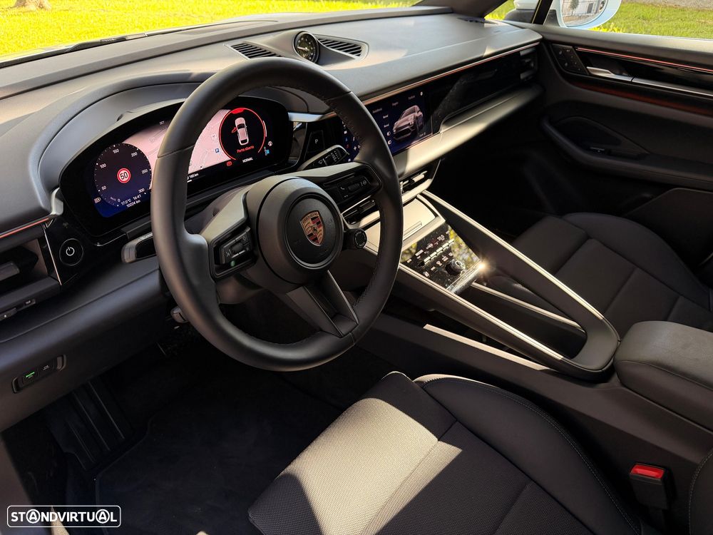 Porsche Macan Electric 4 - 23