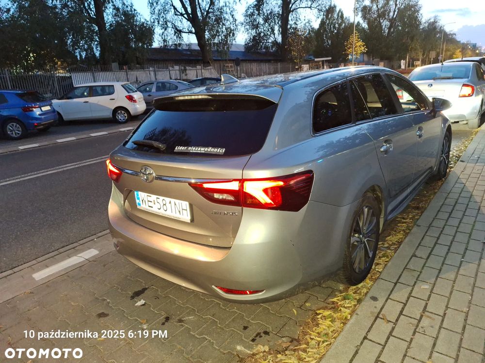 Toyota Avensis 1.8 Premium MS - 20