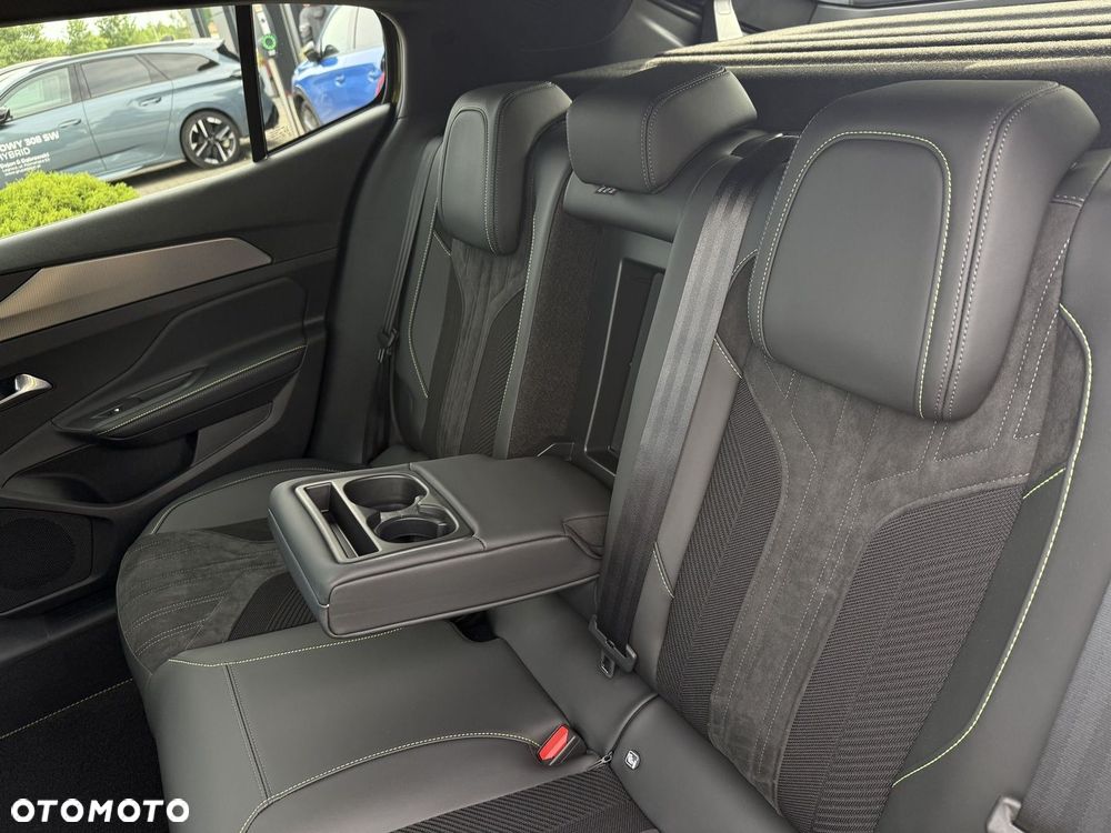 Peugeot 408 - 15