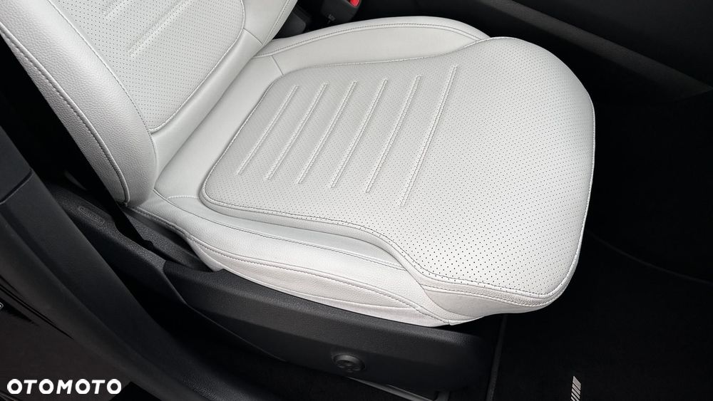 Mercedes-Benz GLC - 27