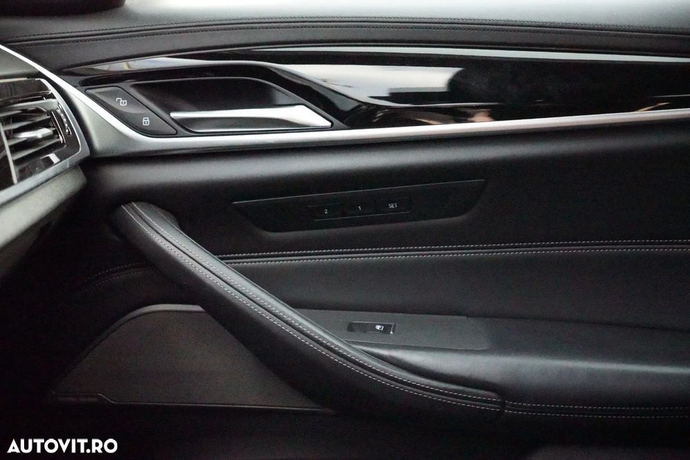 BMW Seria 5 540i xDrive AT - 17