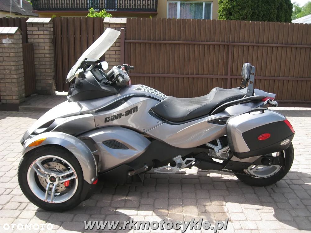 Can-Am Spyder - 25