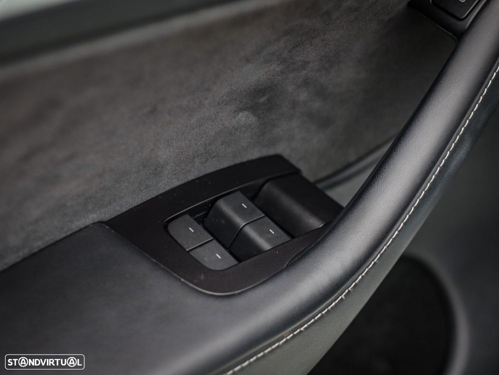 Tesla Model Y Performance Tração Integral - 46