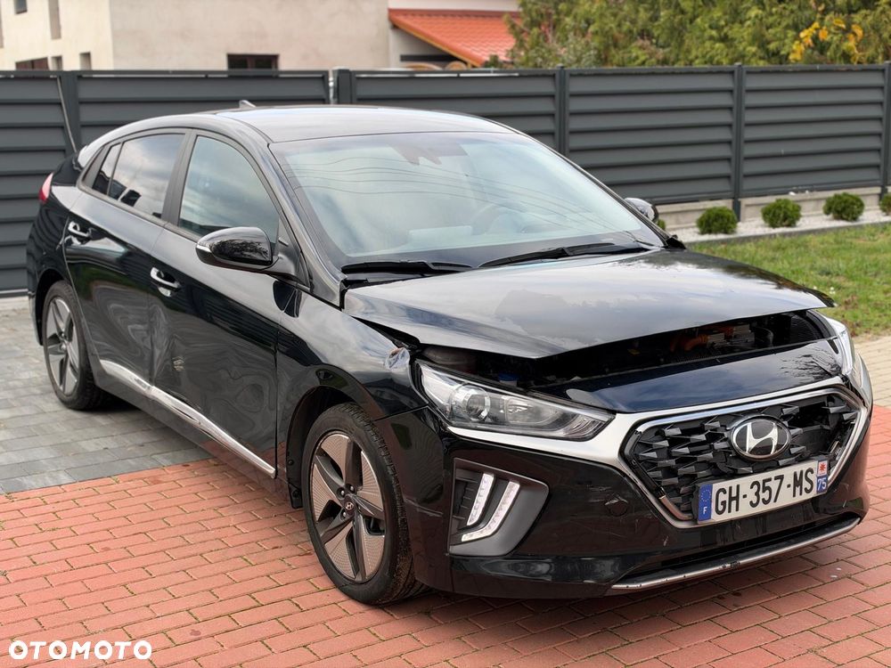 Hyundai IONIQ - 3