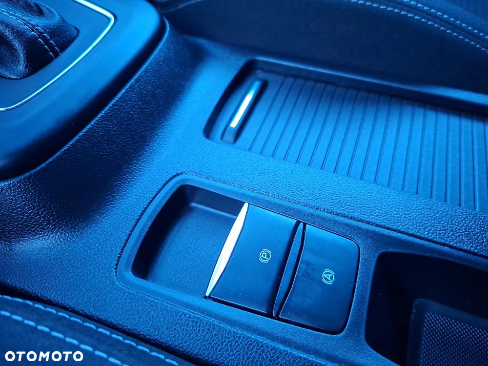 Ford Focus 1.0 EcoBoost Hybrid TITANIUM X - 29