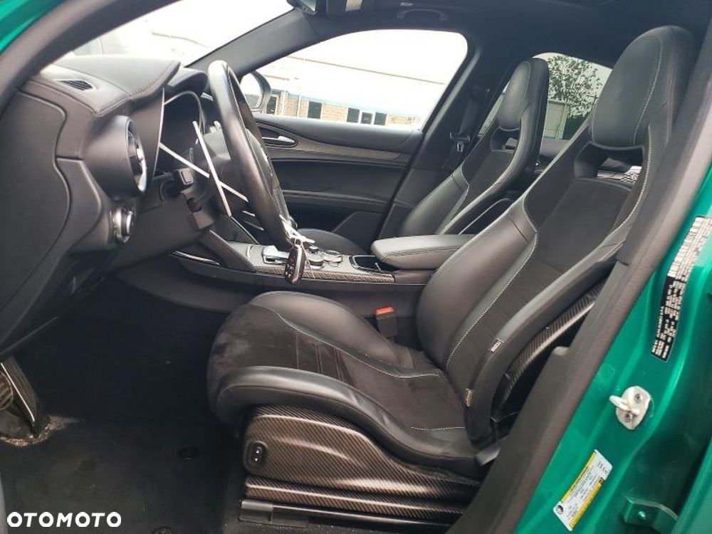 Alfa Romeo Stelvio - 8