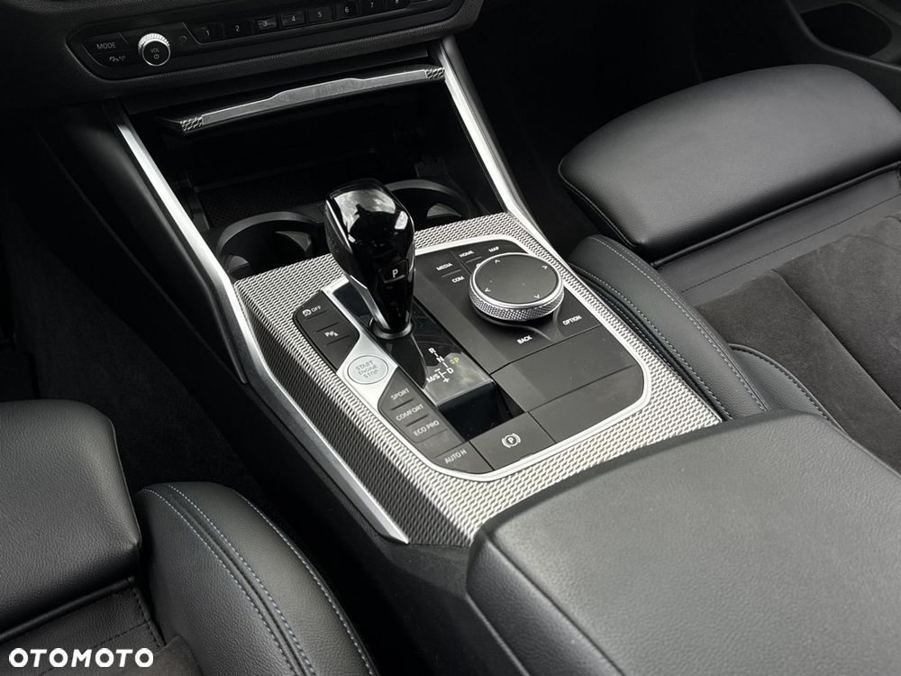 BMW Seria 3 320d xDrive - 17