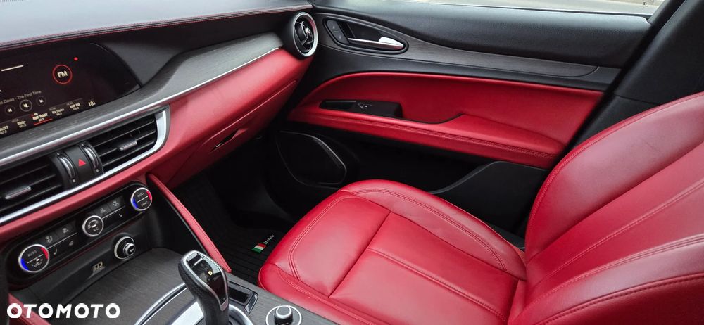 Alfa Romeo Stelvio 2.0 Turbo 16V AT8-Q4 Ti - 22