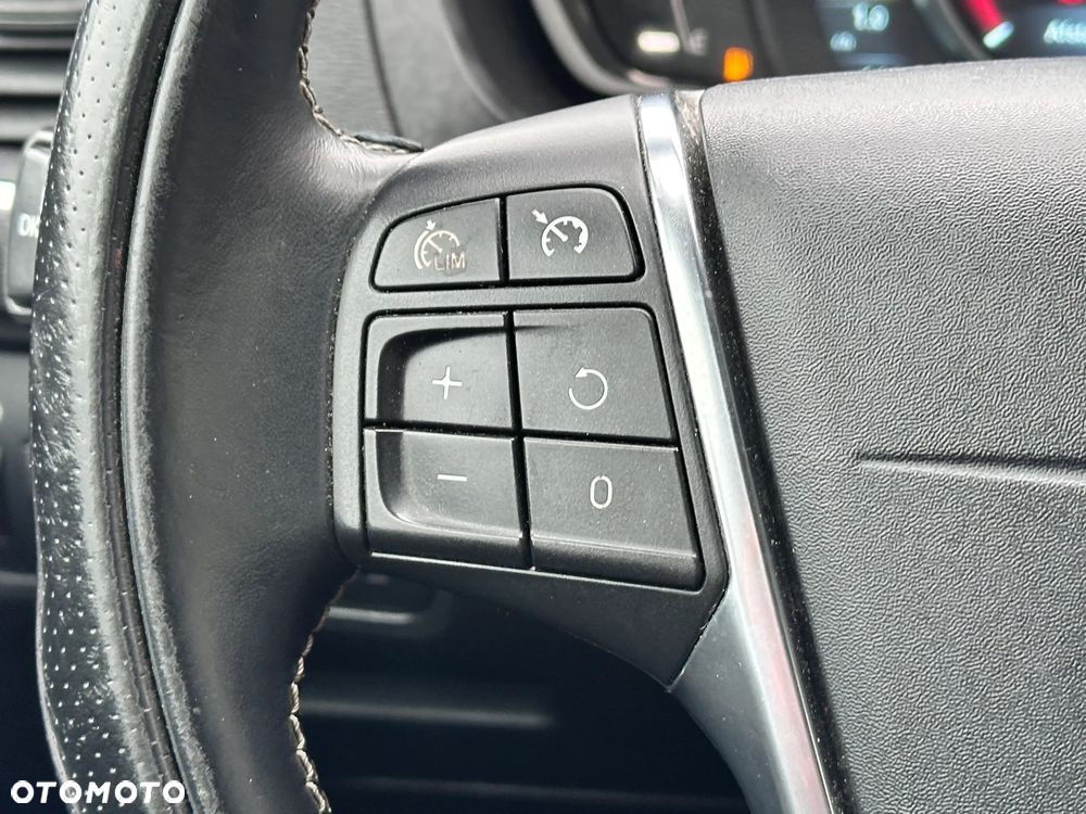 Volvo V40 D2 R Design - 38