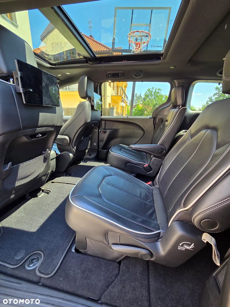 Chrysler Pacifica - 15