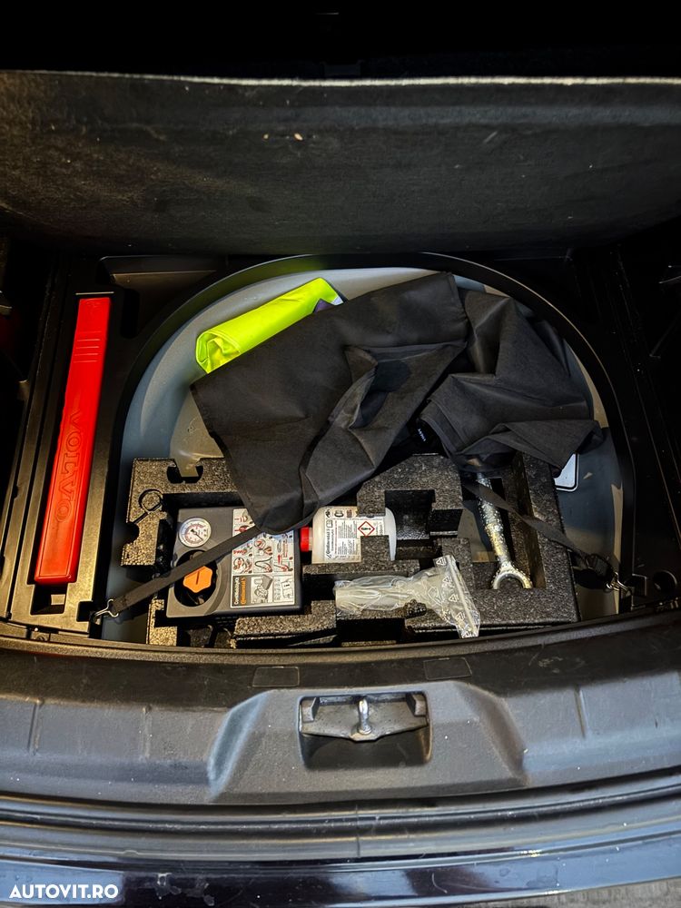 Volvo V40 D4 Momentum - 34