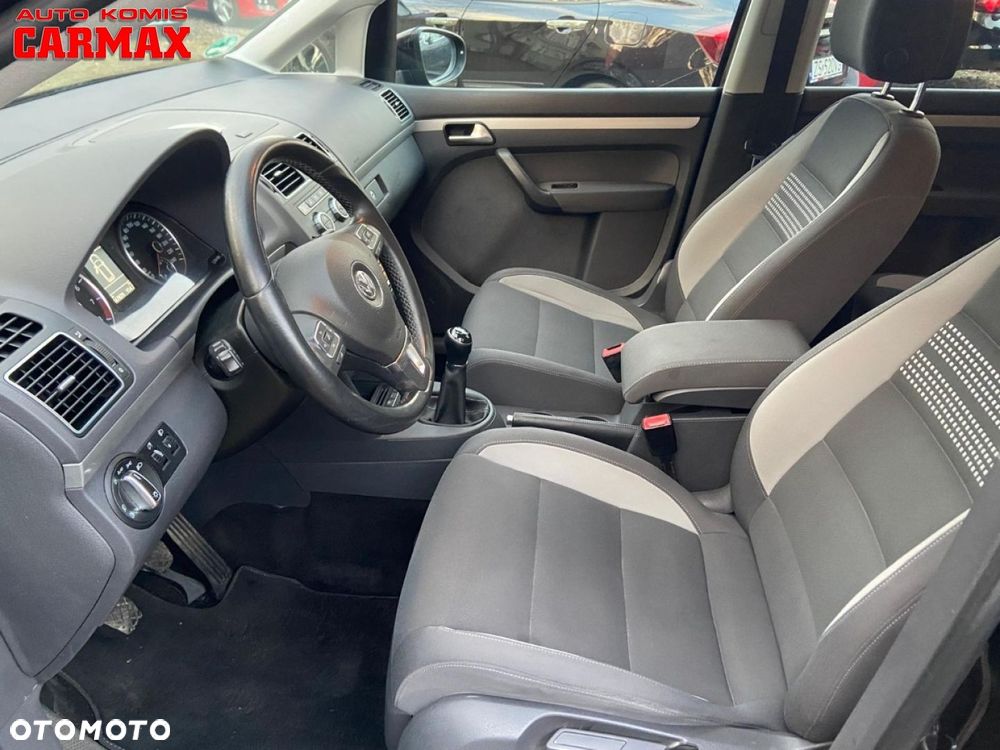 Volkswagen Touran - 18