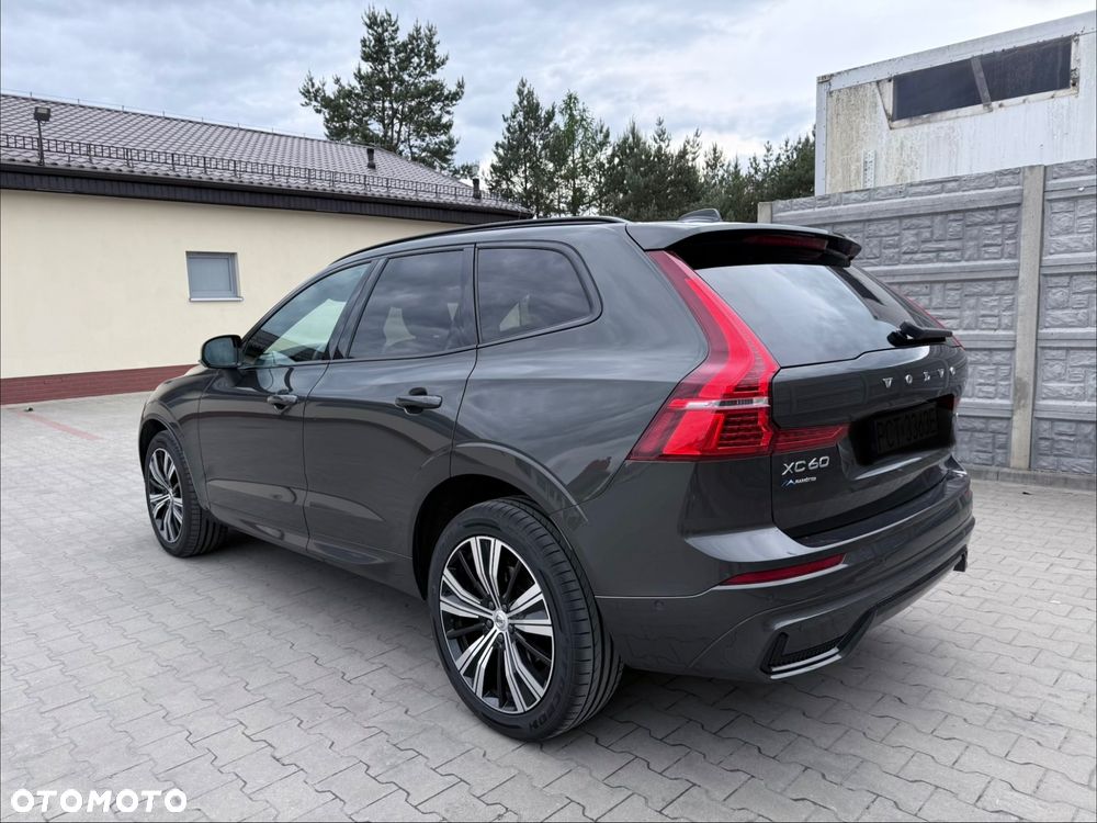 Volvo XC 60 B4 D Plus Dark - 3