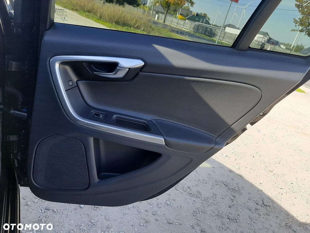 Volvo V60 D3 Momentum - 32