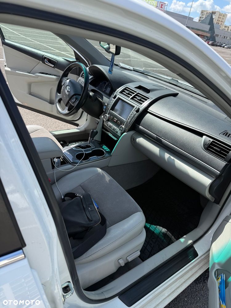 Toyota Camry 2.4 Hybrid - 8