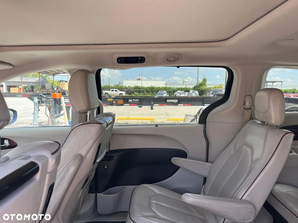 Chrysler Pacifica - 8