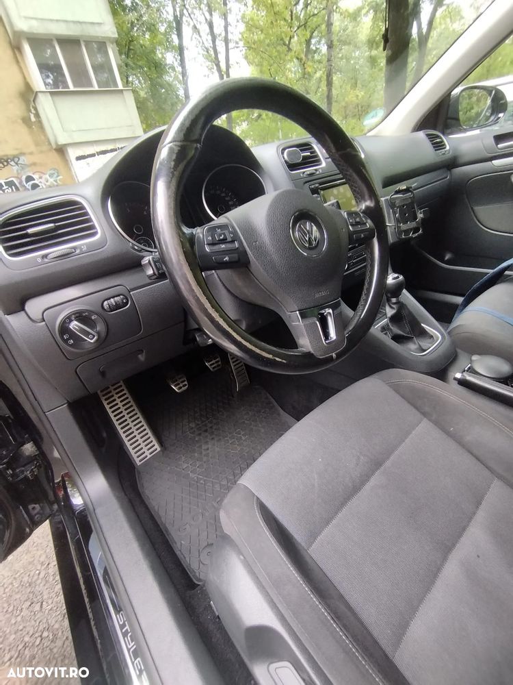 Volkswagen Golf 1.6 TDI DPF Highline - 13