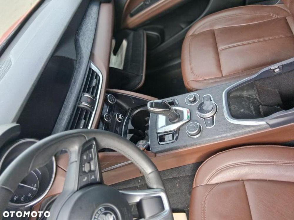 Alfa Romeo Stelvio - 30