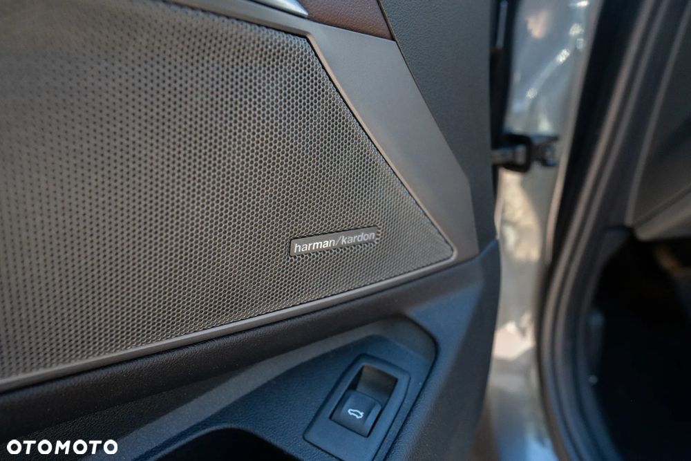 BMW Seria 3 330i Sport Line - 11