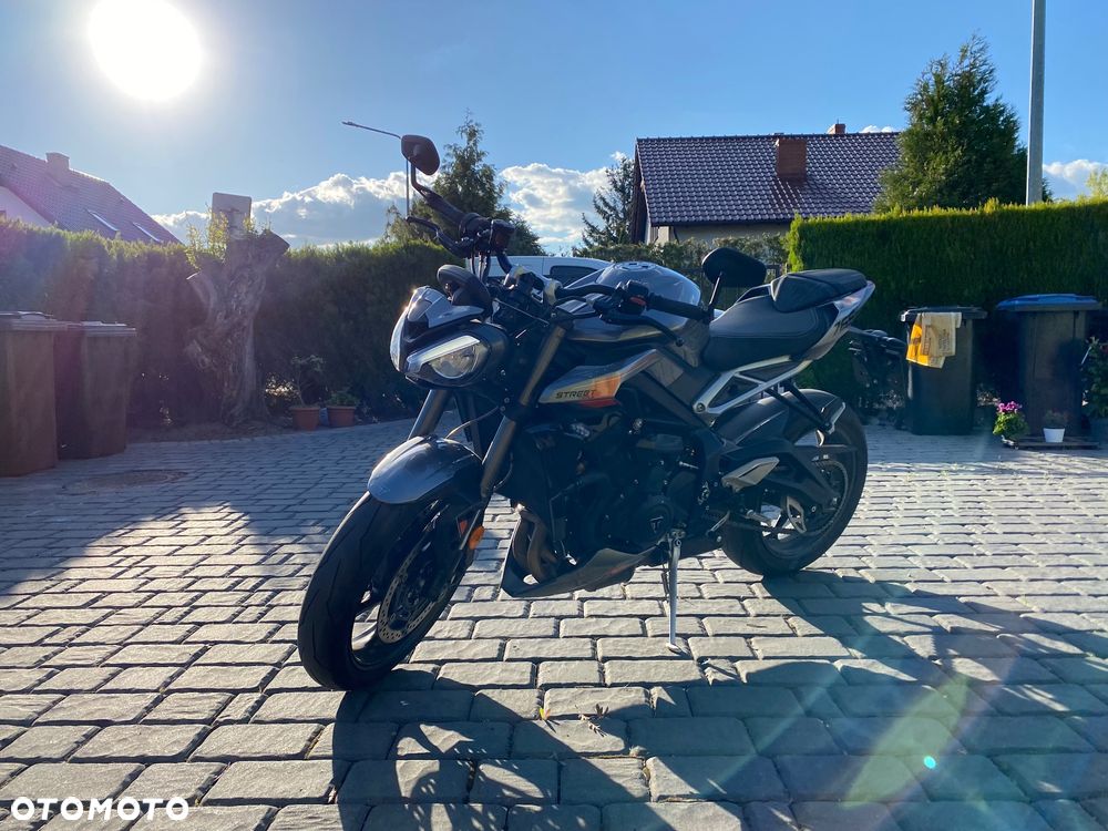 Triumph Street Triple - 1