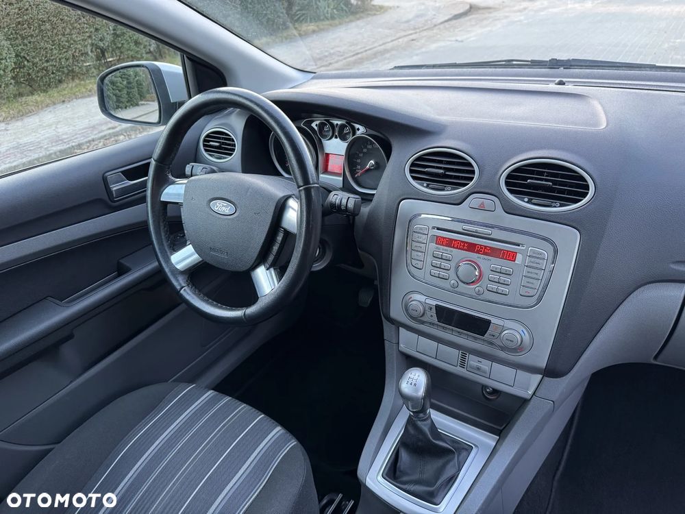 Ford Focus 1.6 16V Style+ - 30